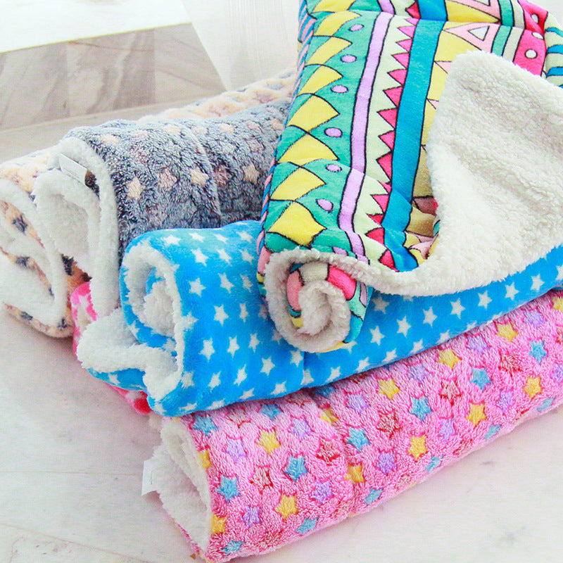 Cute Pet Blanket for Dogs & Cats – Soft Warm Fleece Dog Mat, Washable Puppy & Kitten Sleeping Bed, Cozy Pet Blanket for Small Medium Large Pets